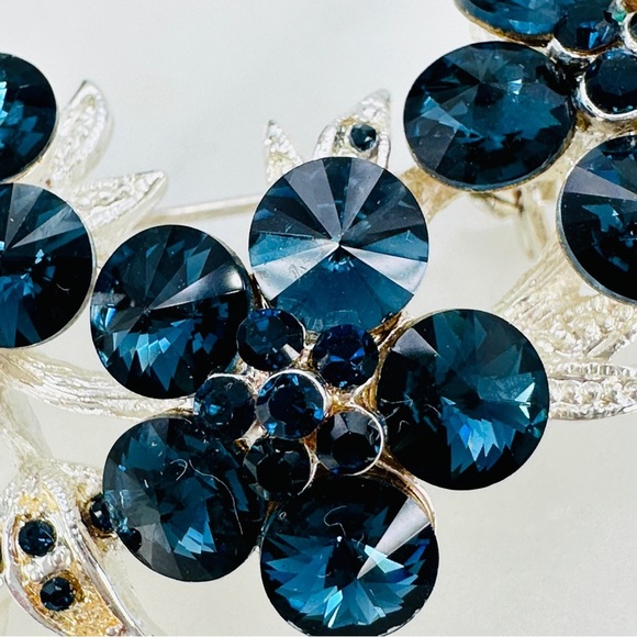 Vintage Rhinestone Brooch Pin Deep Blue Glass Rivoli Flower Swag Silver Tone - Picture 7 of 12